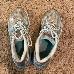 Adidas women’s shoes size 6.